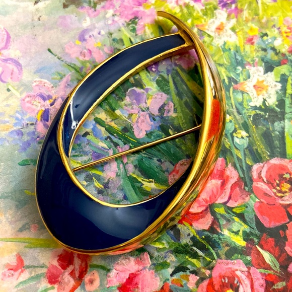 Vintage 80s SIGNED Trifari Navy Blue Enamel & Gold Toned Oval Broach - Picture 1 of 5
